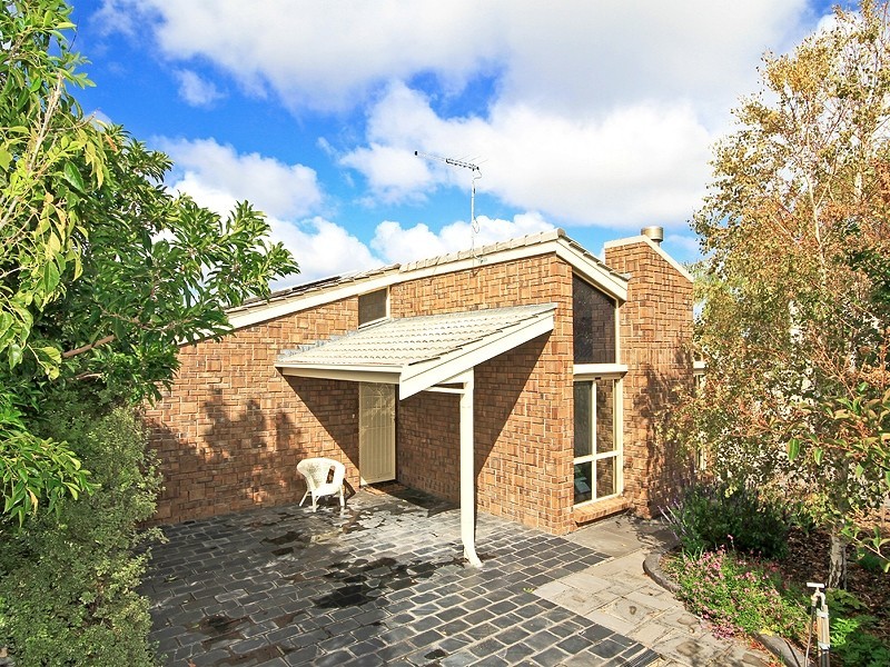 2 Duntroon Close, Hallett Cove SA 5158