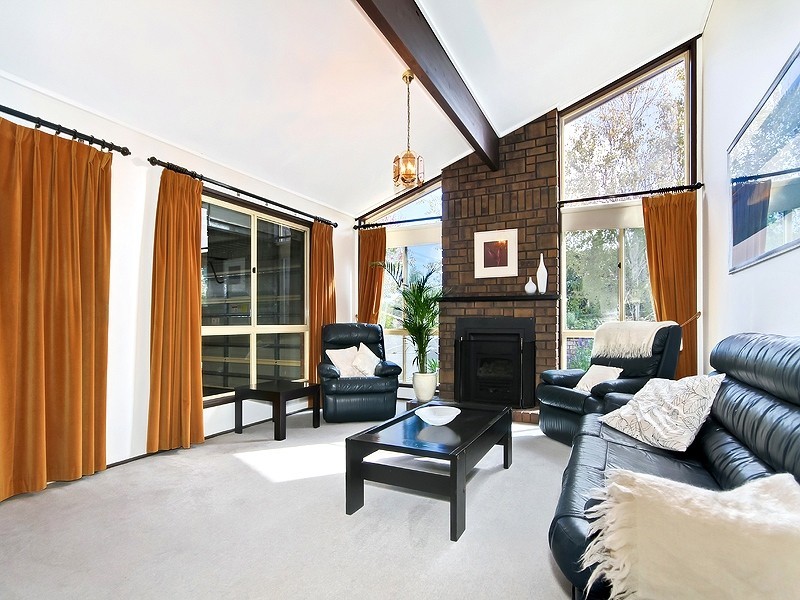 2 Duntroon Close, Hallett Cove SA 5158