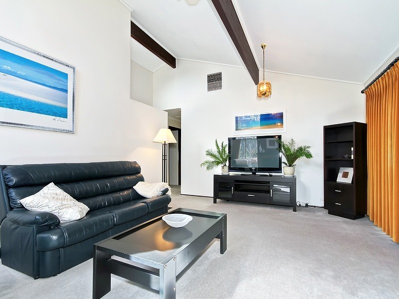 2 Duntroon Close, Hallett Cove SA 5158