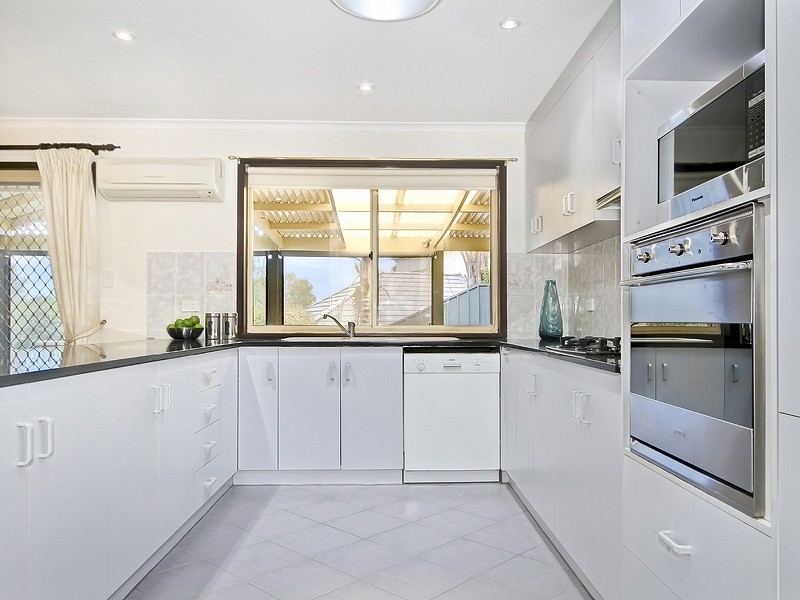 2 Duntroon Close, Hallett Cove SA 5158