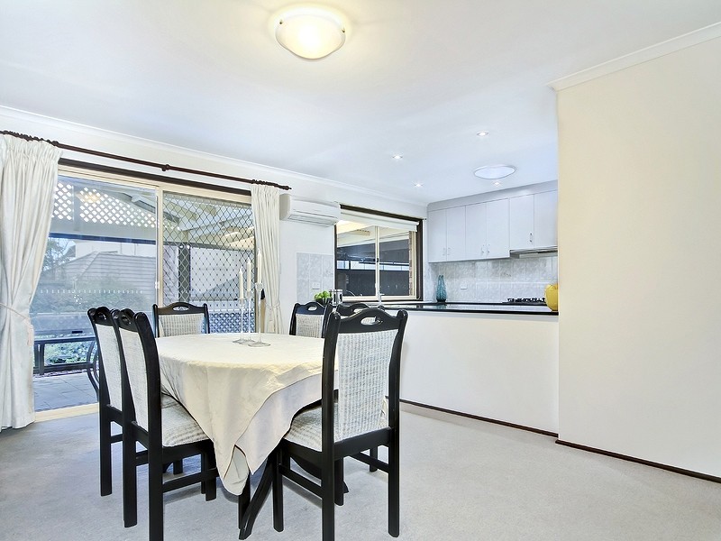 2 Duntroon Close, Hallett Cove SA 5158