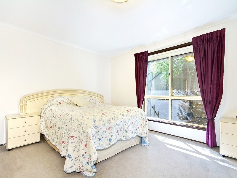 2 Duntroon Close, Hallett Cove SA 5158