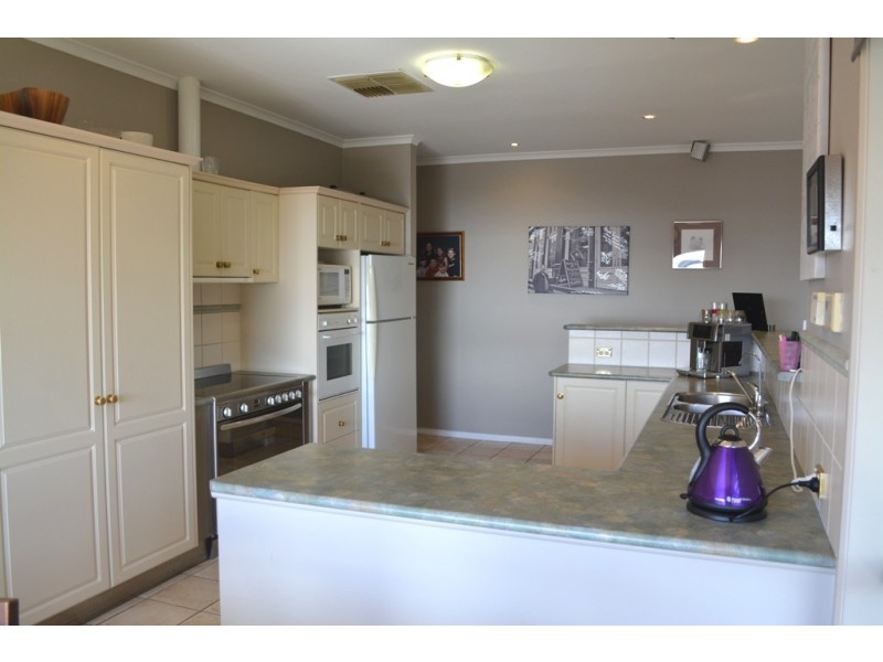 12 Ibis Crescent, Hallett Cove SA 5158