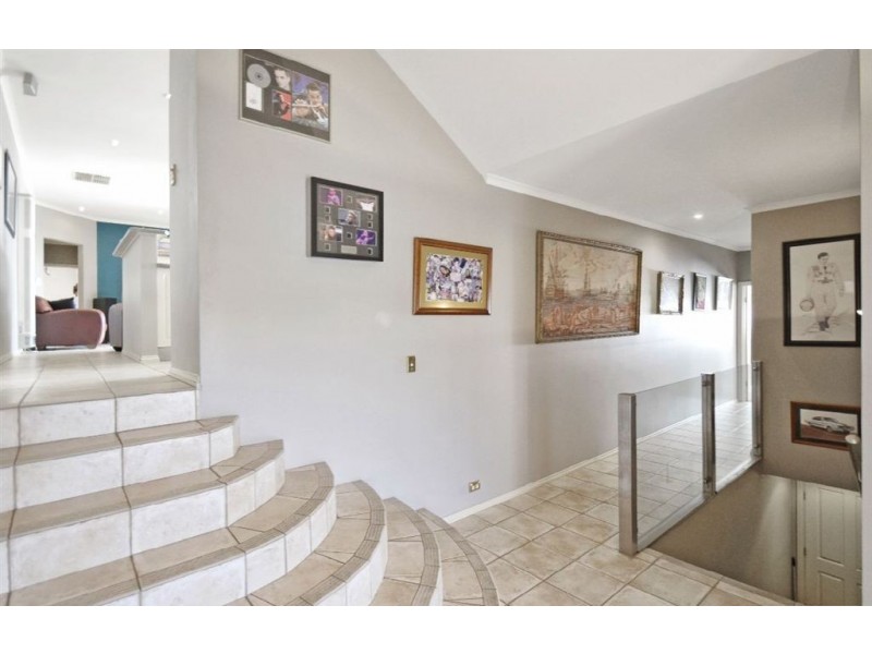 12 Ibis Crescent, Hallett Cove SA 5158