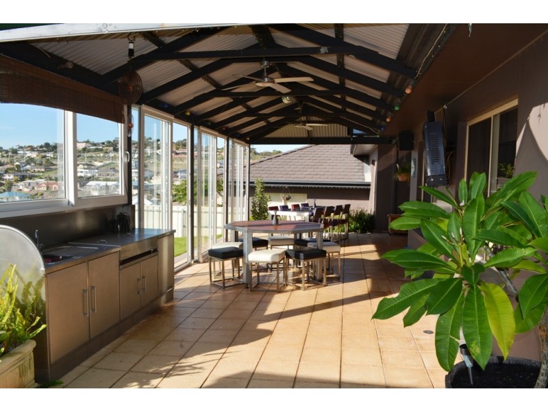 12 Ibis Crescent, Hallett Cove SA 5158