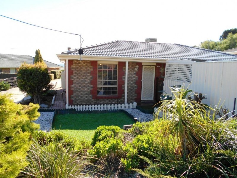 1 / 4 South Avenue, Hallett Cove SA 5158