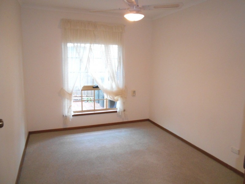 1 / 4 South Avenue, Hallett Cove SA 5158