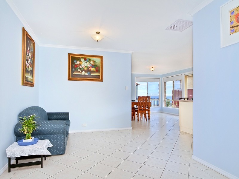 15 Seaview Avenue, Hallett Cove SA 5158