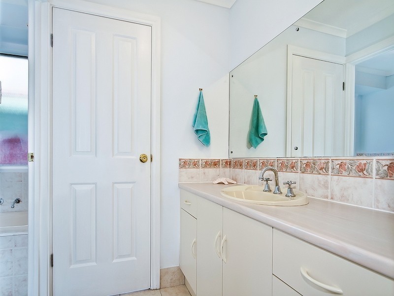 15 Seaview Avenue, Hallett Cove SA 5158