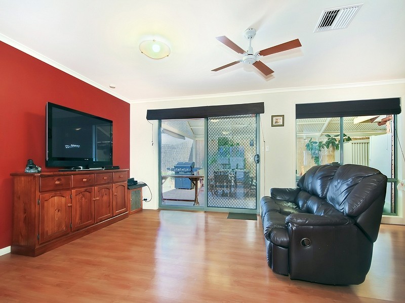 4 First Street, Hallett Cove SA 5158