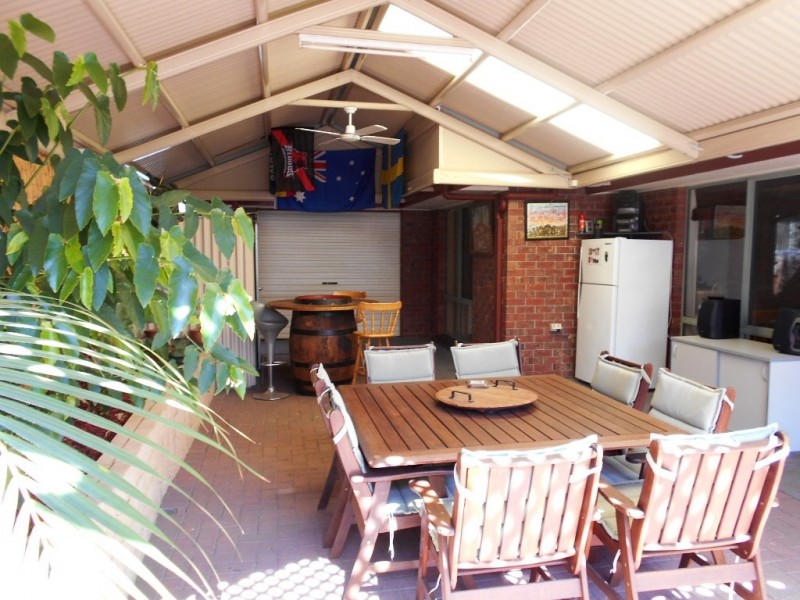 4 First Street, Hallett Cove SA 5158