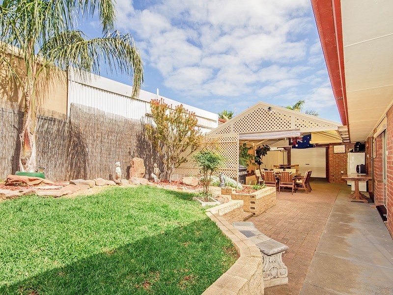 4 First Street, Hallett Cove SA 5158