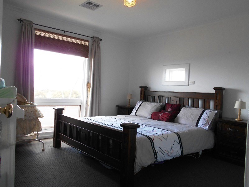 64 Capella Drive, Hallett Cove SA 5158