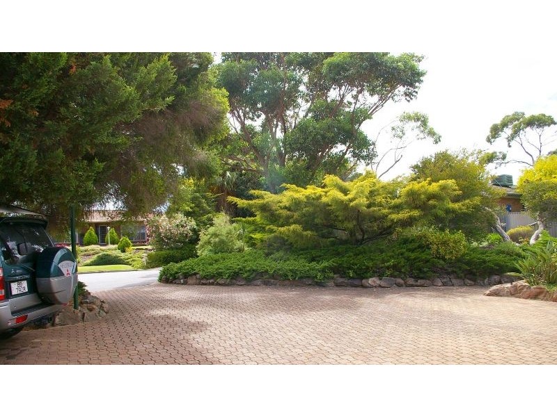 1 Moth Court, Hallett Cove SA 5158
