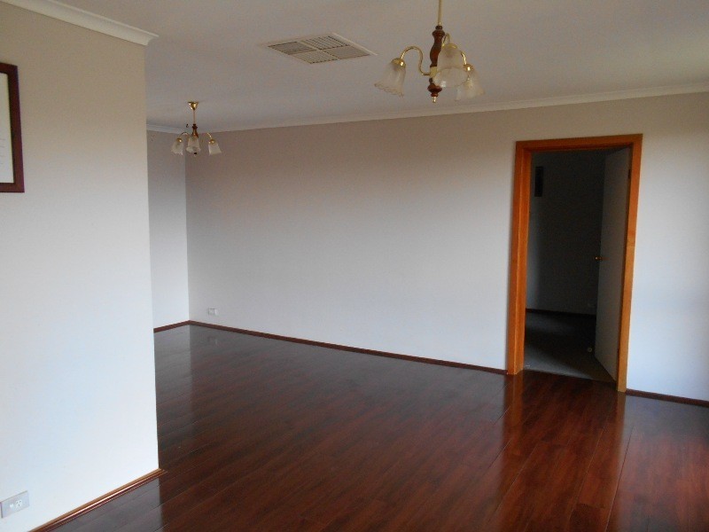 17 Lyons Circuit, Trott Park SA 5158