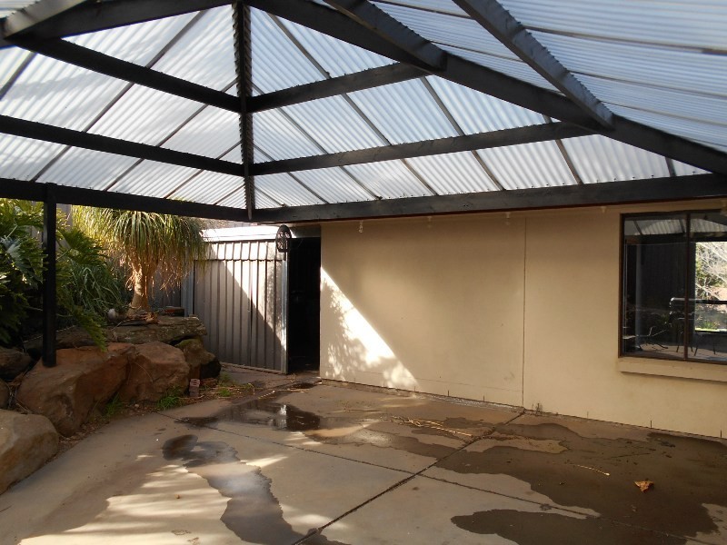 17 Lyons Circuit, Trott Park SA 5158