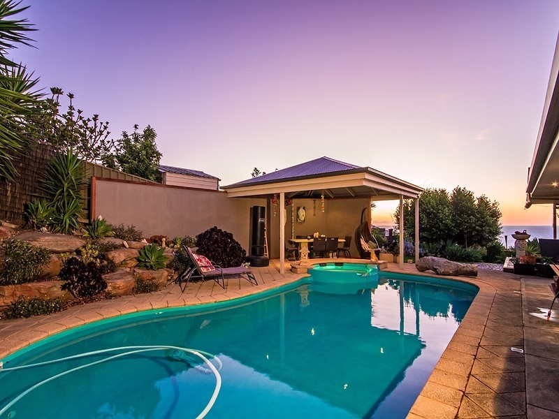 1 Wonggo Street, Hallett Cove SA 5158