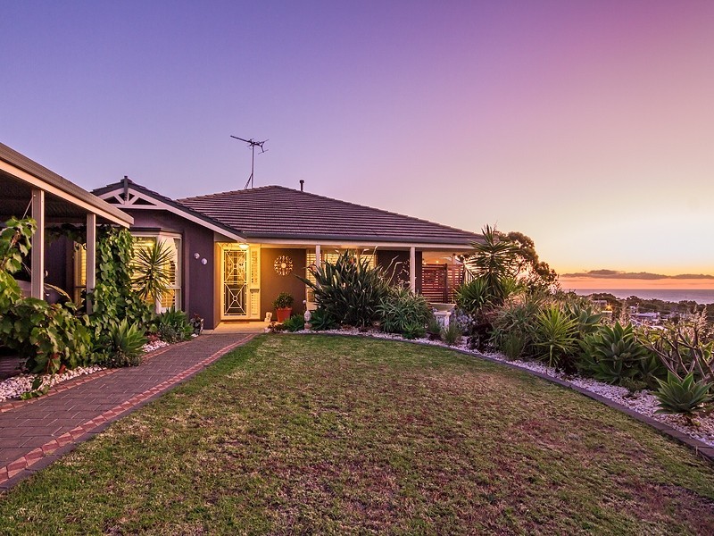 1 Wonggo Street, Hallett Cove SA 5158