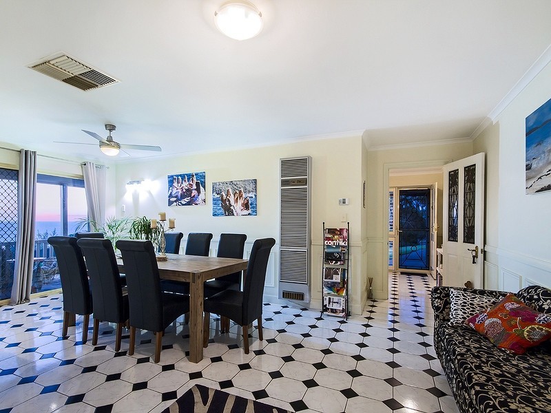 1 Wonggo Street, Hallett Cove SA 5158