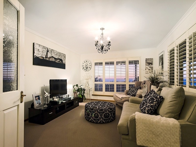 1 Wonggo Street, Hallett Cove SA 5158