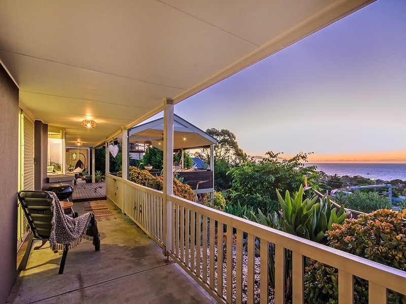 1 Wonggo Street, Hallett Cove SA 5158