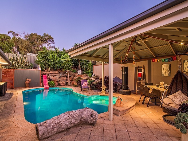 1 Wonggo Street, Hallett Cove SA 5158