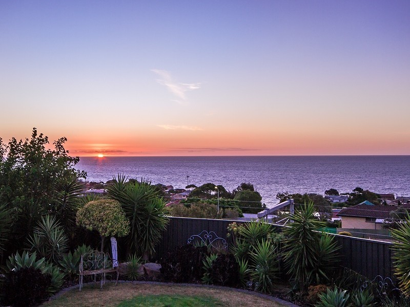 1 Wonggo Street, Hallett Cove SA 5158