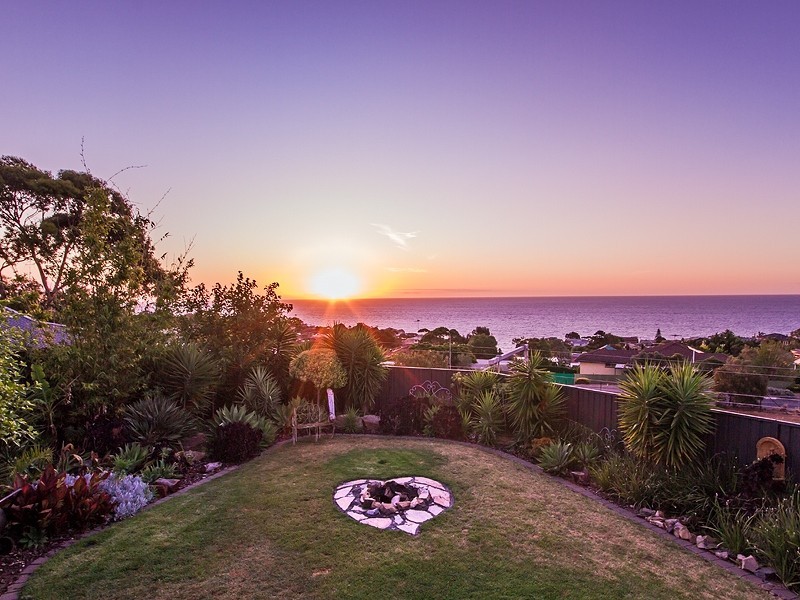 1 Wonggo Street, Hallett Cove SA 5158