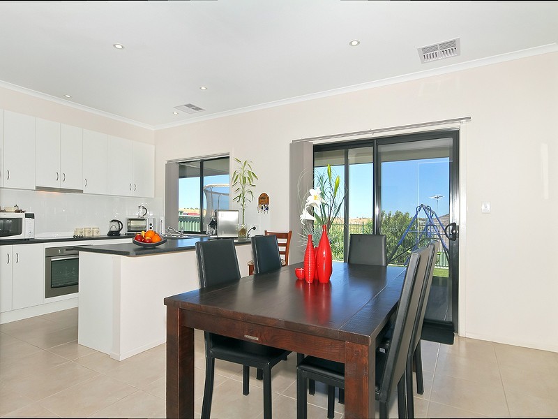3 Thomas Way, Hallett Cove SA 5158