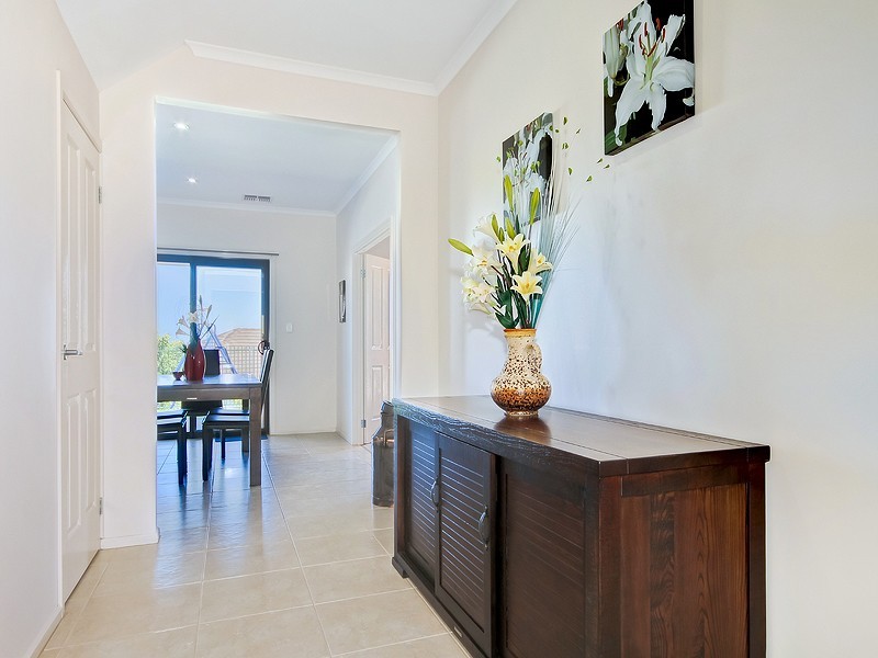 3 Thomas Way, Hallett Cove SA 5158