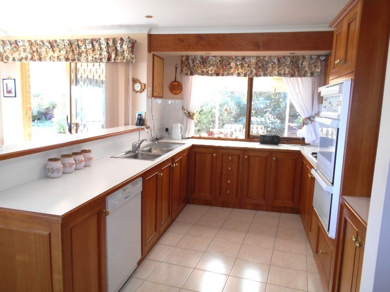 5 Duntroon Close, Hallett Cove SA 5158