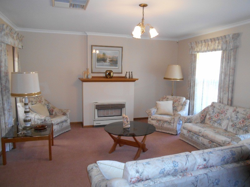 5 Duntroon Close, Hallett Cove SA 5158