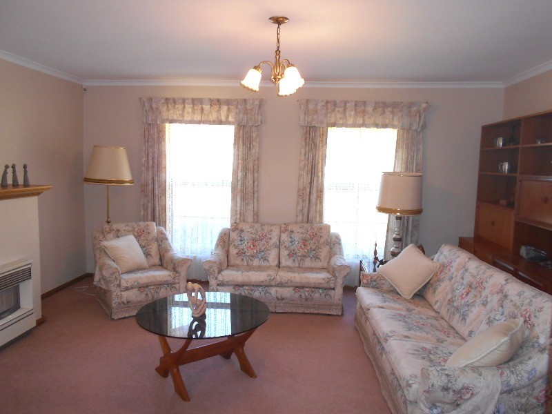 5 Duntroon Close, Hallett Cove SA 5158