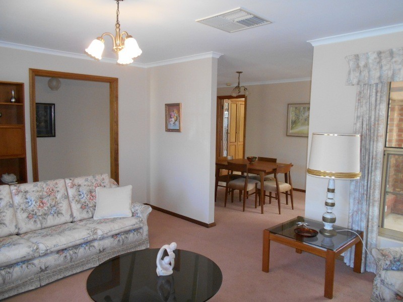 5 Duntroon Close, Hallett Cove SA 5158