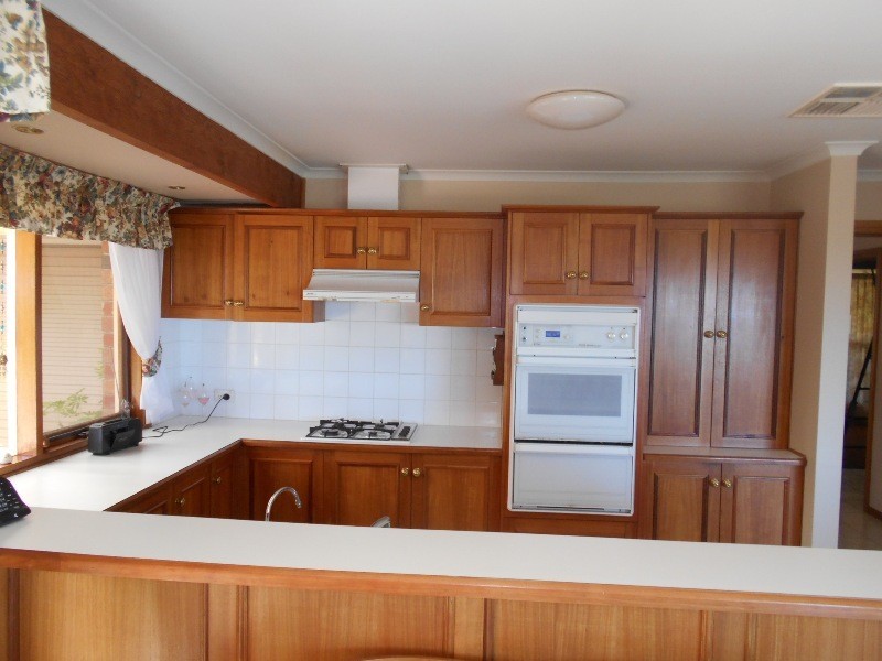 5 Duntroon Close, Hallett Cove SA 5158