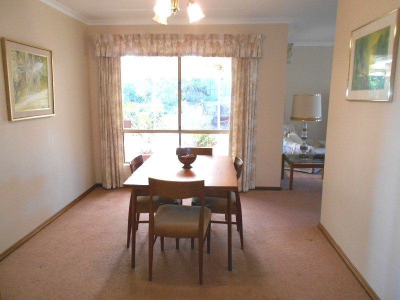 5 Duntroon Close, Hallett Cove SA 5158