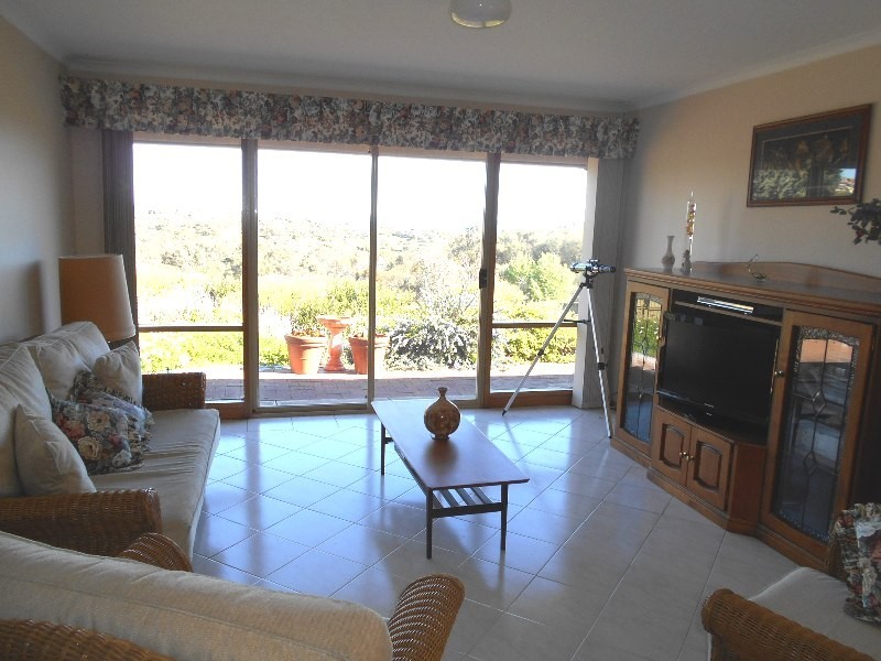 5 Duntroon Close, Hallett Cove SA 5158