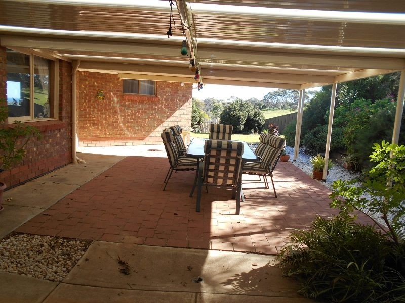 5 Duntroon Close, Hallett Cove SA 5158