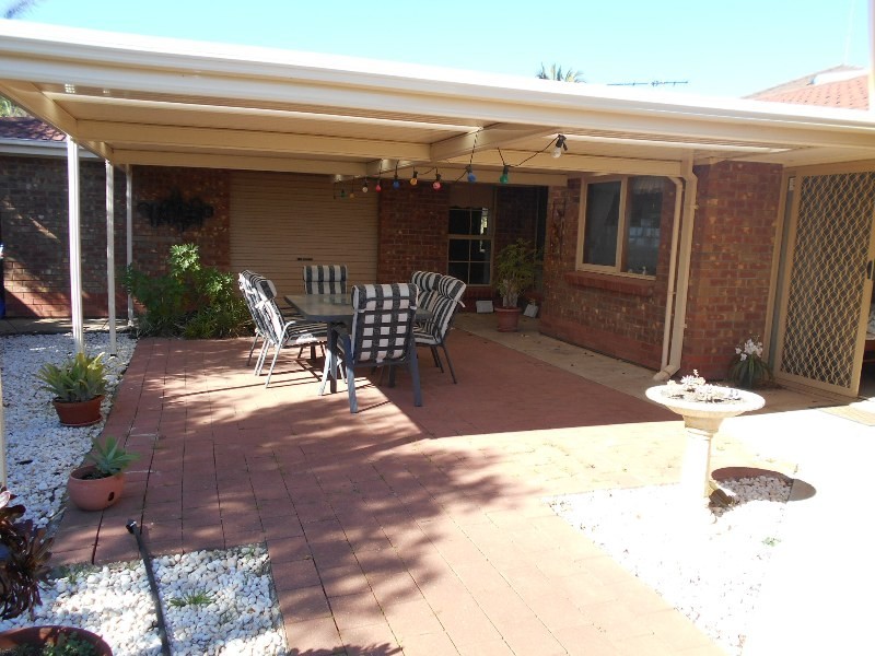 5 Duntroon Close, Hallett Cove SA 5158