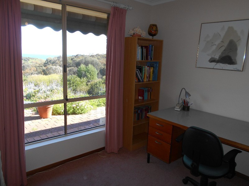 5 Duntroon Close, Hallett Cove SA 5158