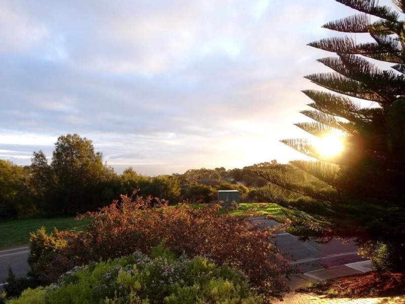 24 LIGHTHOUSE DRIVE, Hallett Cove SA 5158