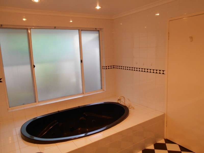 24 LIGHTHOUSE DRIVE, Hallett Cove SA 5158