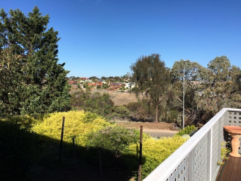24 LIGHTHOUSE DRIVE, Hallett Cove SA 5158