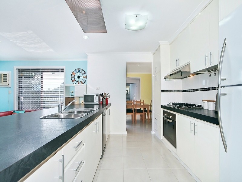 7 CORINGLE CRESCENT, Hallett Cove SA 5158