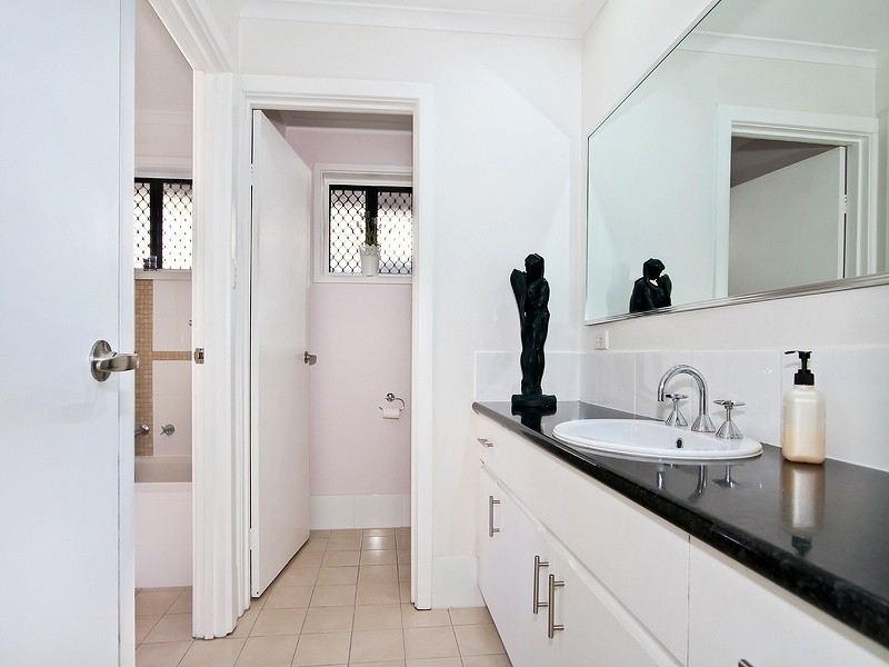 7 CORINGLE CRESCENT, Hallett Cove SA 5158