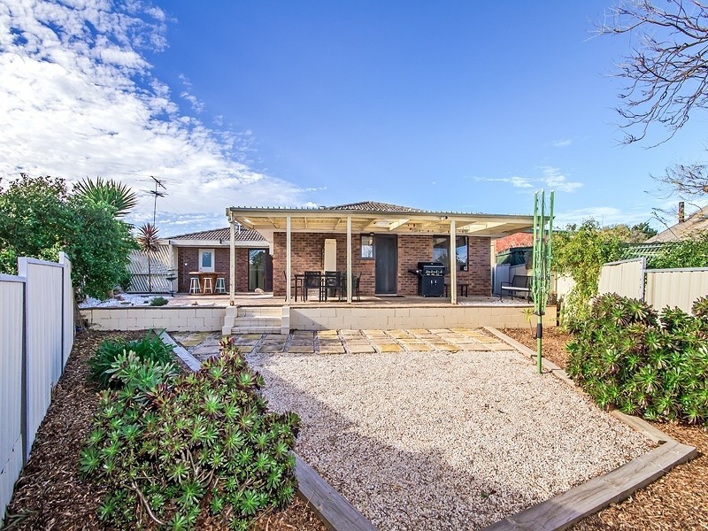 7 CORINGLE CRESCENT, Hallett Cove SA 5158