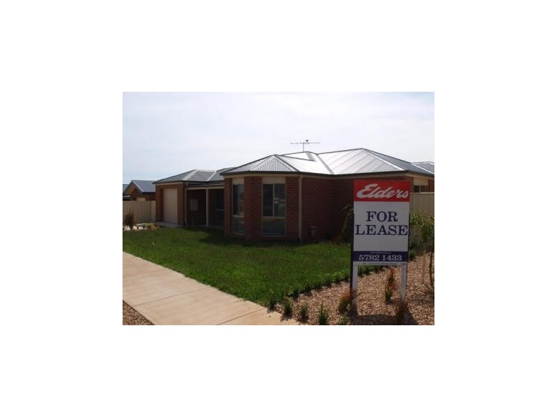 8 James Close, Kilmore VIC 3764