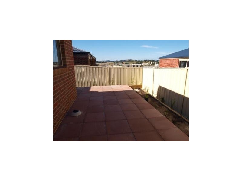 8 James Close, Kilmore VIC 3764