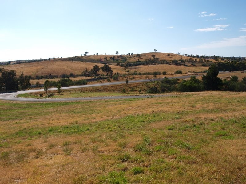 Lot 27 Sir Leo Curtis, Wandong VIC 3758