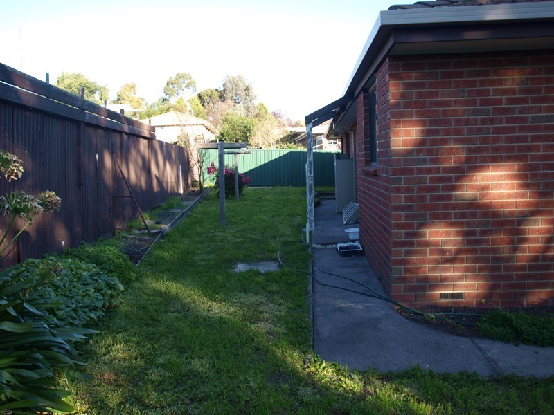 2/30 Victoria Parade, Kilmore VIC 3764